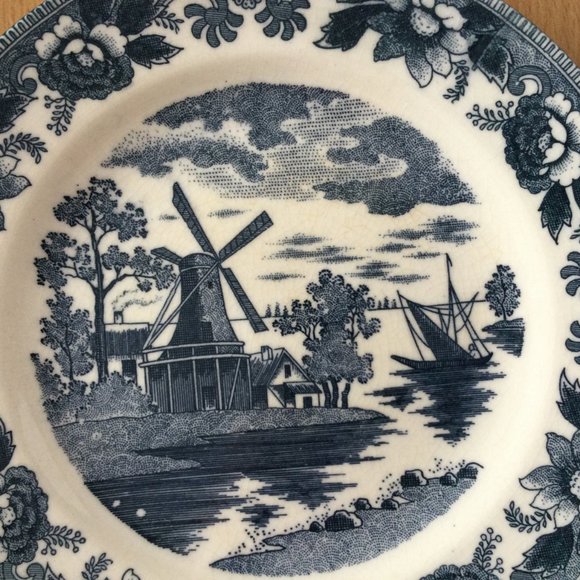 Beautiful decorative plate flower edge windmill in center 7.3" - Picture 3 of 5